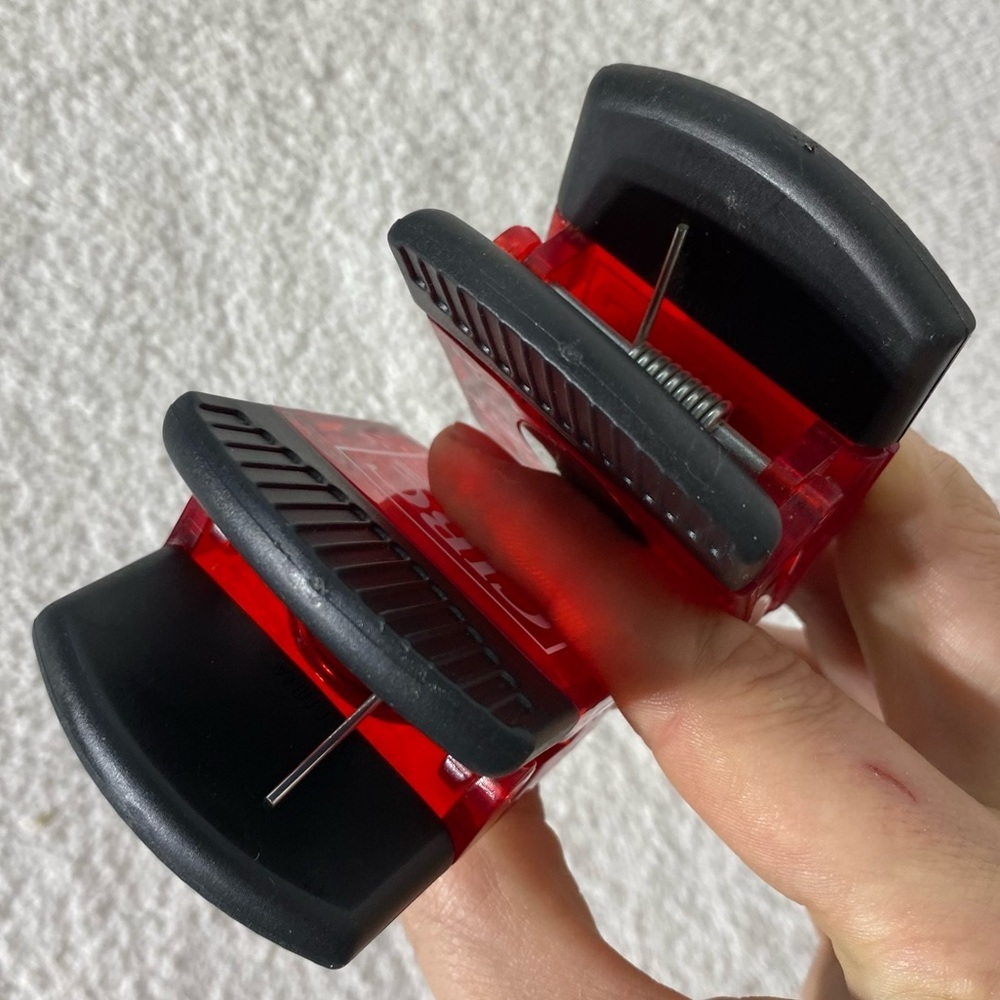5/$35 CIBC Burgundy Plastic Magnetic Clips x2 - Picture 6 of 10